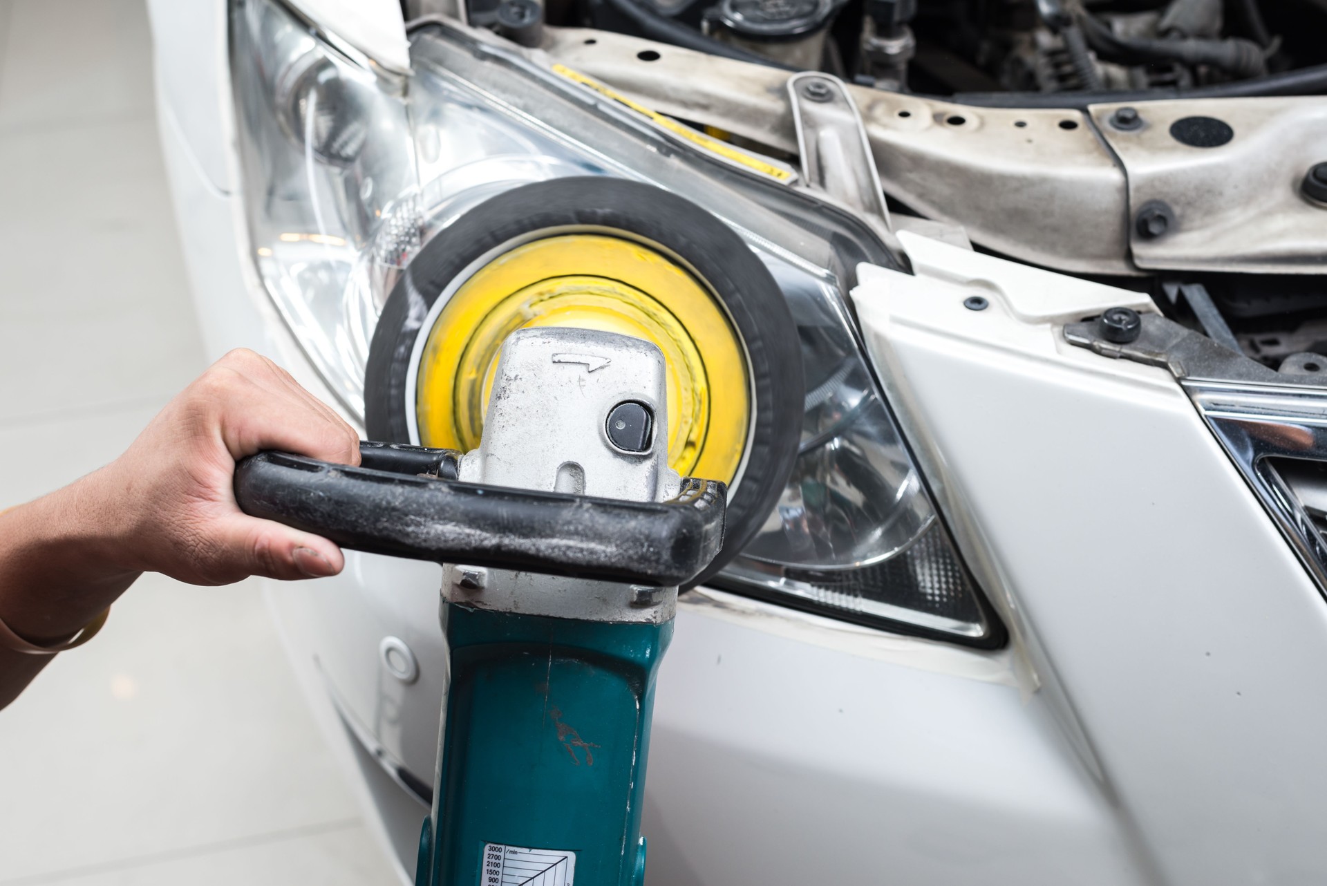 Car detailing series : Headlight polishing